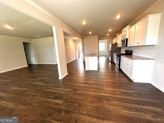 Building Photo - 140 Landsdowne Way SE