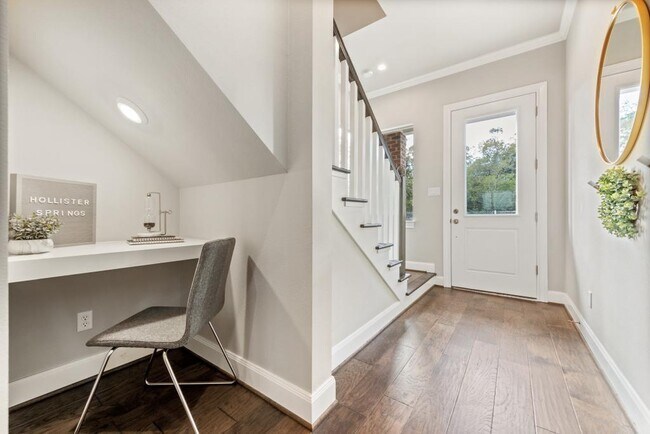 Foto del edificio - 8808 Hollywood Garden Ln