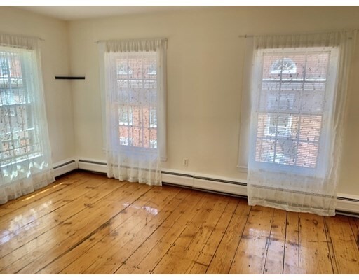 Building Photo - 10 Appian Way
