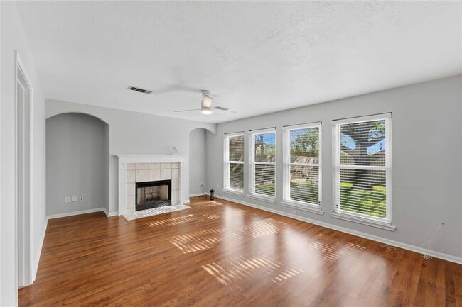 Building Photo - Glenwood Drive, Pearland, TX 77584 - 4 BR 2.5 BA single-family home