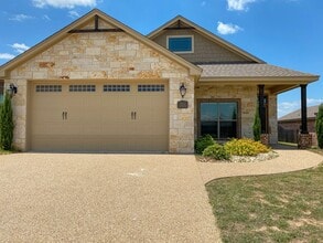 Building Photo - 3025 Silver Saddle Dr