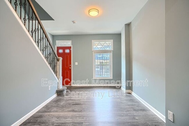 Building Photo - 2408 Llewelyn Ave
