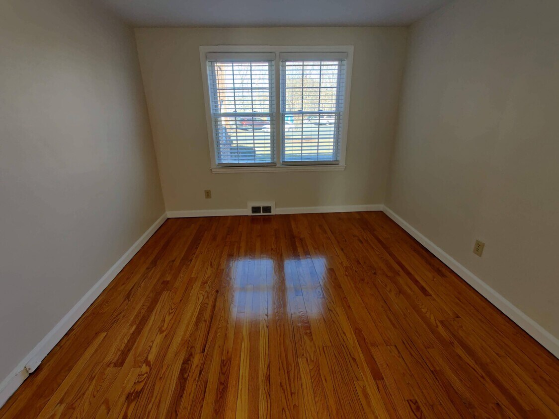 Building Photo - 69 Mercury Ct