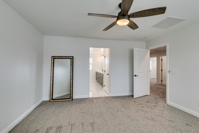 Building Photo - Bright & Spacious 3BR Home with Covered Patio & Community Pool