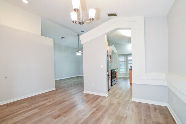 Foto del edificio - 1023 Moccasin Run Rd