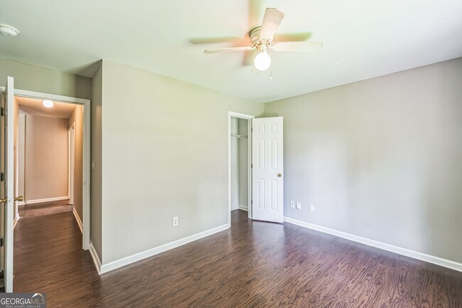 Foto del edificio - 2045 Baker Rd NW