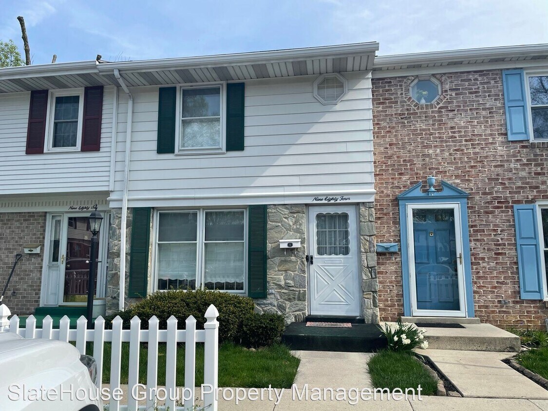 Primary Photo - 2 br, 1.5 bath House - 984 E Maple St