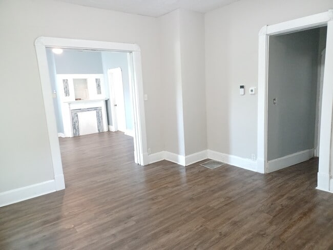 Building Photo - 1054 W 31st St