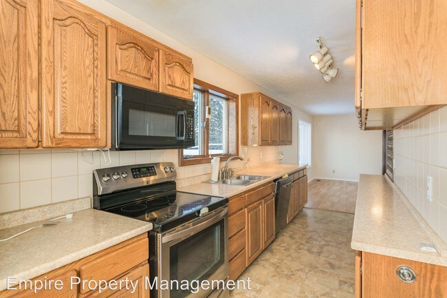 Building Photo - 4 br, 2.5 bath House - 1348 Benshoof Drive