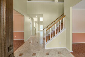 Building Photo - 2414 Falcon Knoll Ln
