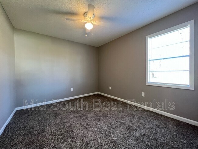 Foto del edificio - 2137 Chattering Ln