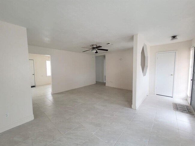 Foto del edificio - 402 King Edwards Pl
