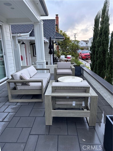 Building Photo - 211 Topaz Ave