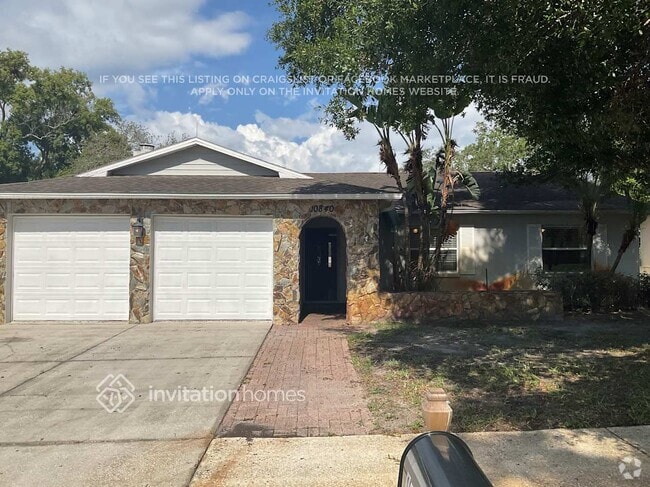 Building Photo - 10840 Peppertree Ln