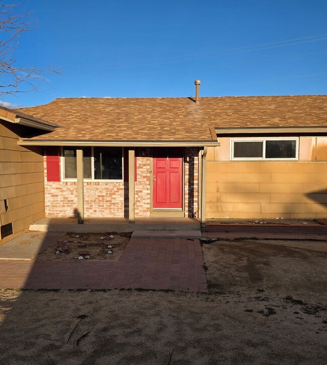 Building Photo - 3344 Everett Dr