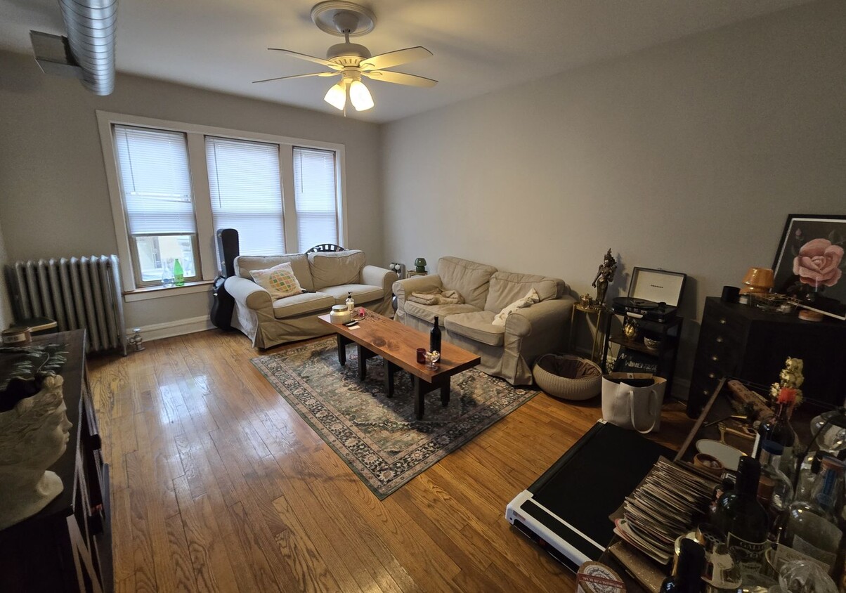 Foto principal - Wrigleyville – BIG 1-Bedroom Apartment - A...