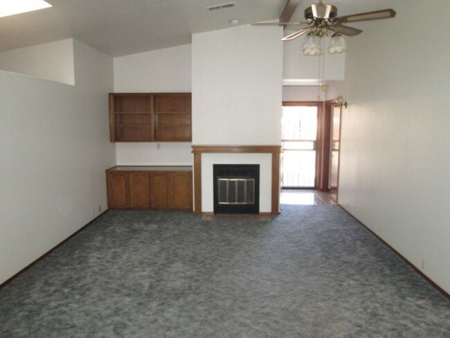Building Photo - 10600 Towne Park Dr NE