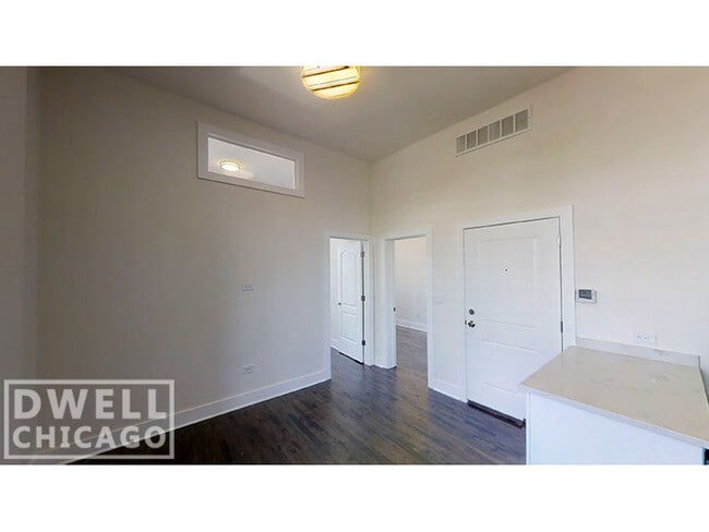 Foto del edificio - 2362 N Clybourn Ave