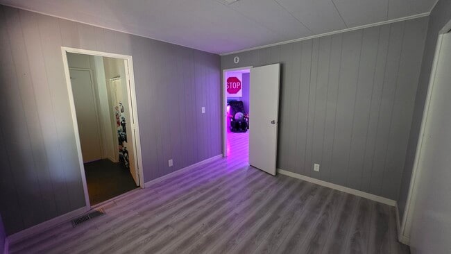 DORMITORIO - 18950 Woodcrest Ln