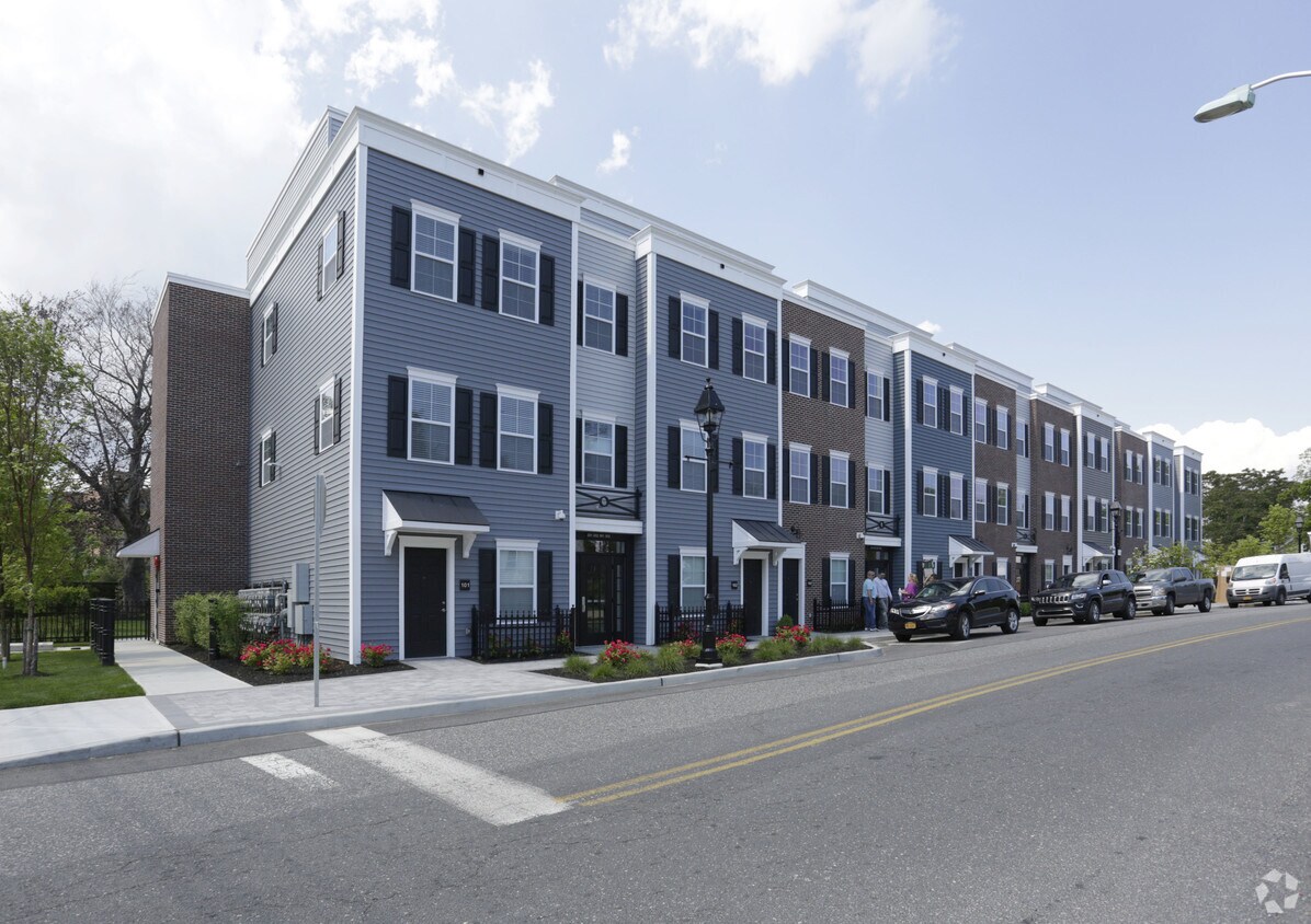 Greymore Flats 19 N Clinton Ave Bay Shore, NY