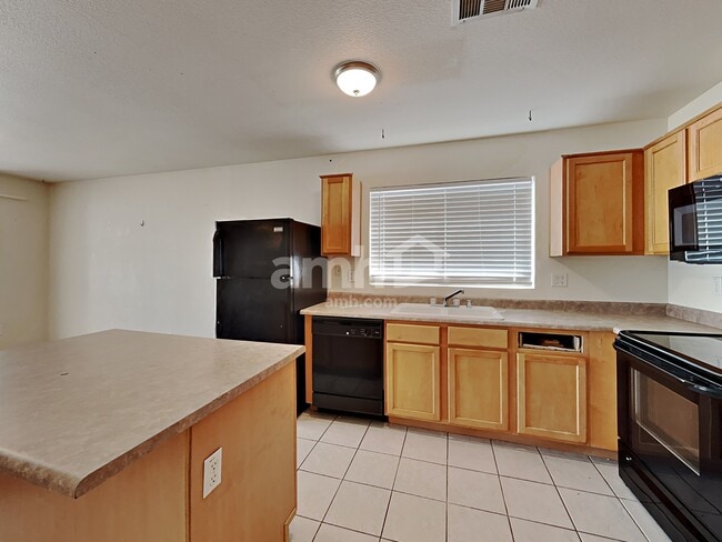 Foto del edificio - 1632 E Ash Ave