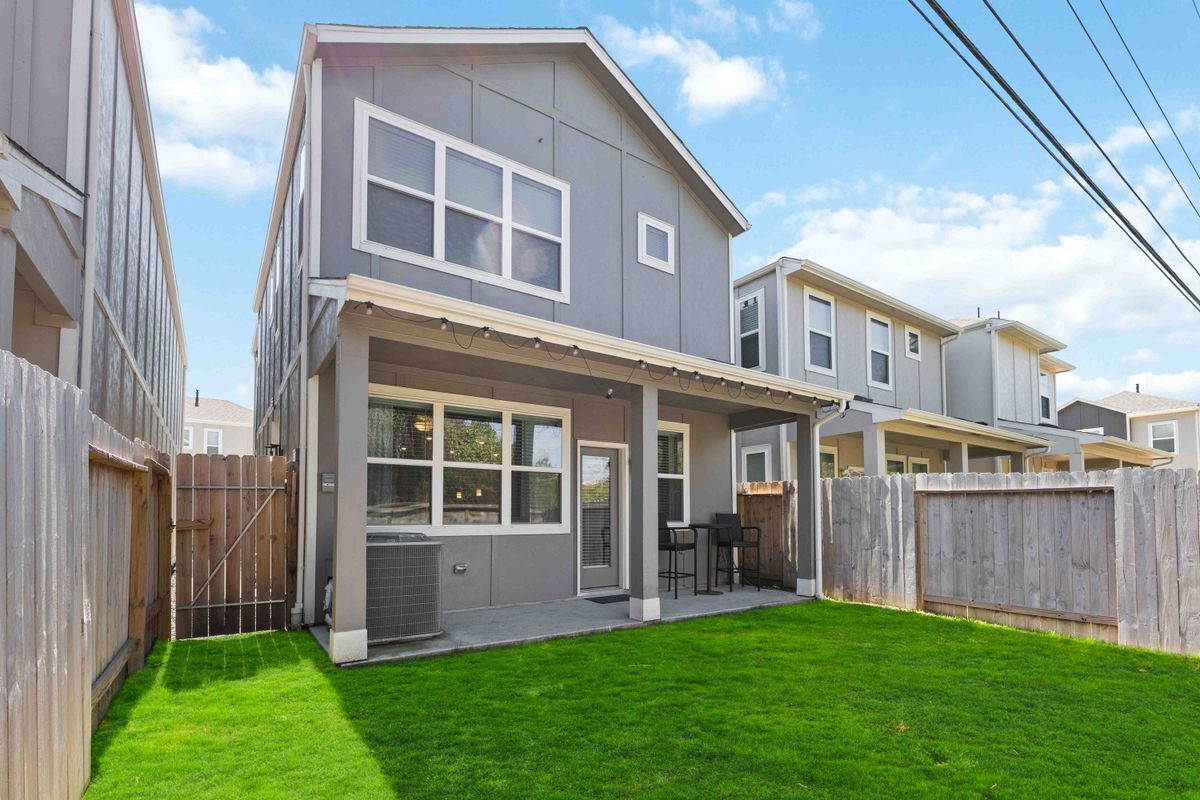 Foto principal - 16106 Oregon Oak Dr