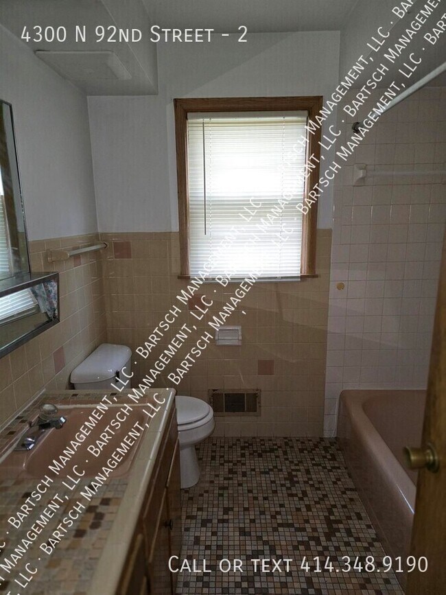 Foto del edificio - 4300 N 92nd St
