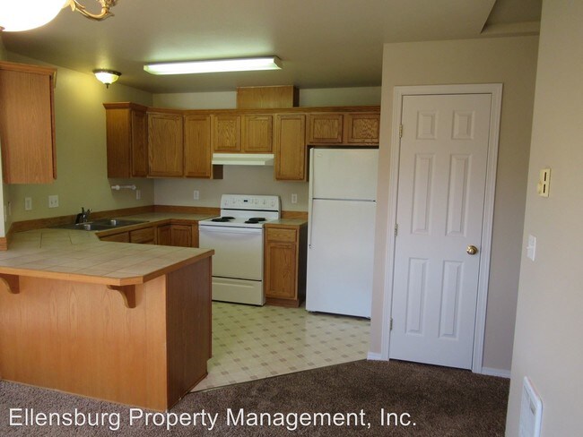 Building Photo - 2 br, 1 bath Apartment - 1005 N Willow St.