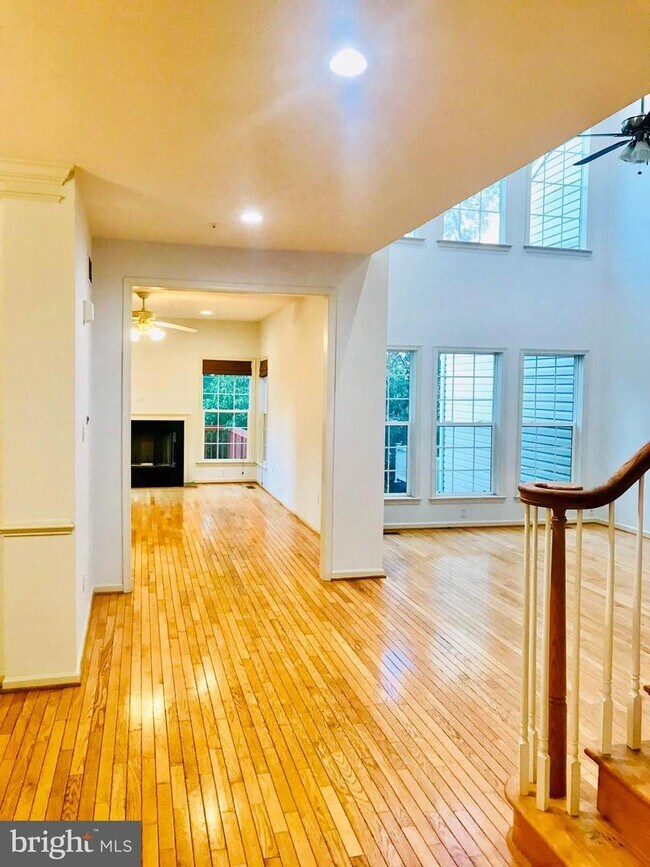 Building Photo - 253 Torrey Pine Ct