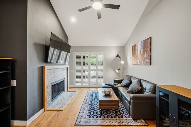 Foto del edificio - 1860 White Oak Dr