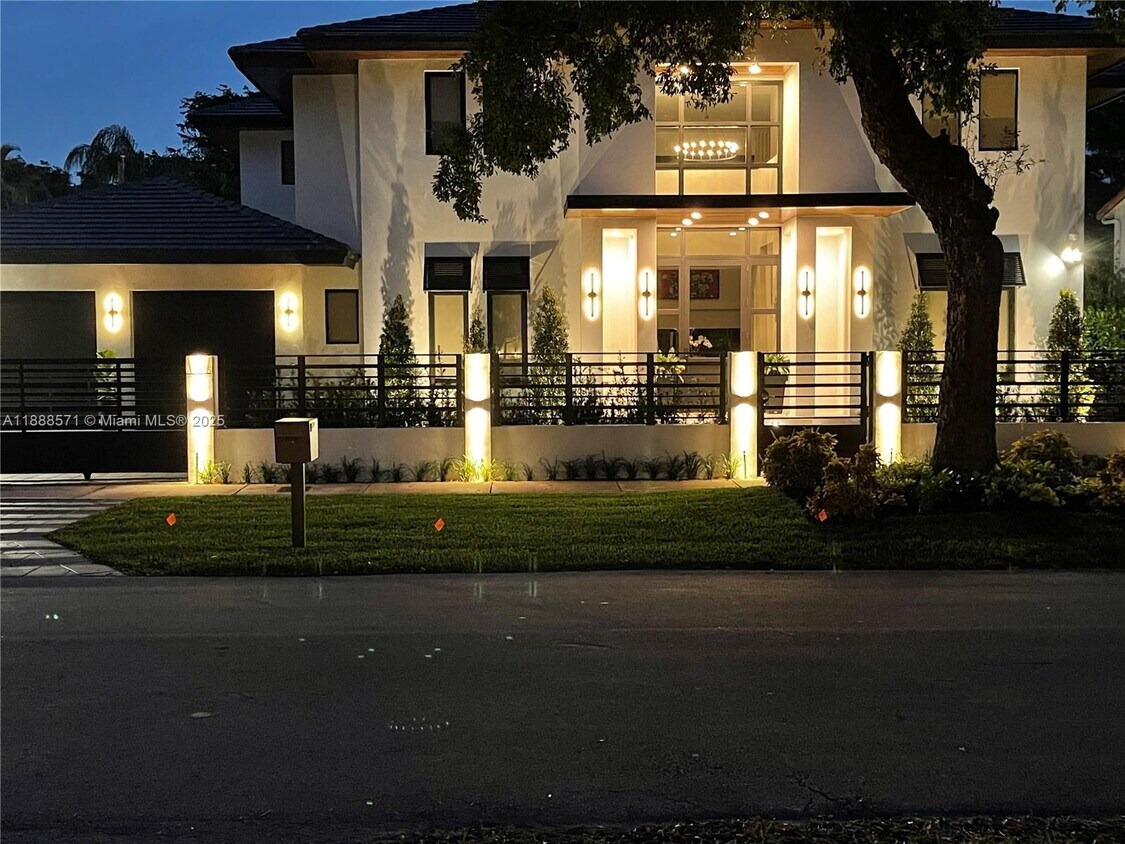 Foto principal - 1515 Urbino Ave