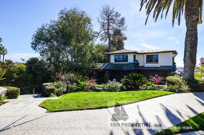 Foto del edificio - Elevated Living in Newport Heights