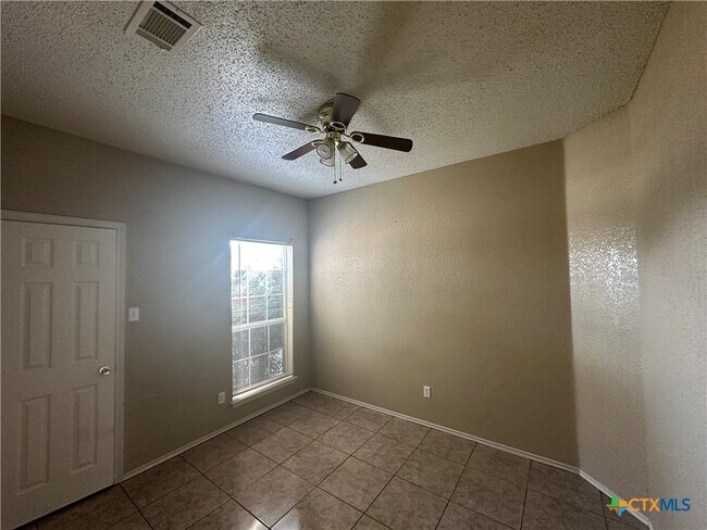 Building Photo - 1903 Basalt Dr