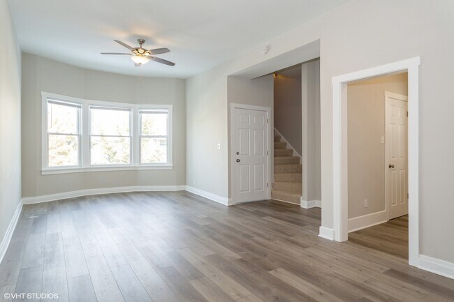 Building Photo - 2909 N Ridgeway Ave