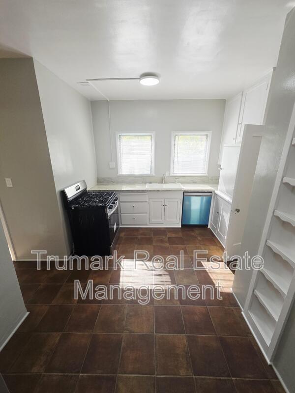 Building Photo - 347 Arden Ave