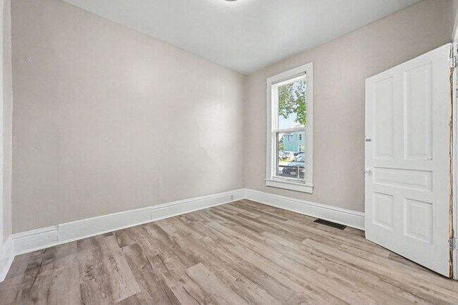 Foto del edificio - Charming 1-Bed/1-Bath Apartment – Newly Renovated!