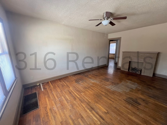 Building Photo - $899 - 3 bed 1 bath home - Single Family Home