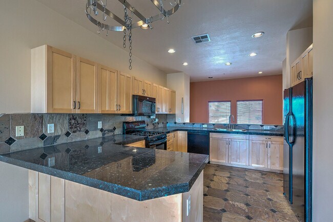 Foto del edificio - Pet Friendly, 4 bed, 3 bath, Gorgeous Home...