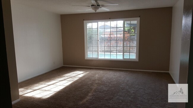 Foto del edificio - Beautiful 3 bedroom 2 bath with pool