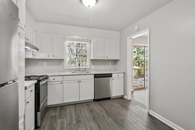 Building Photo - 2143 Chevy Chase Ln