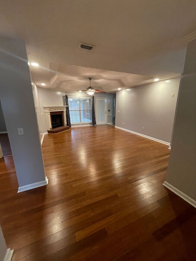 Building Photo - Available April!