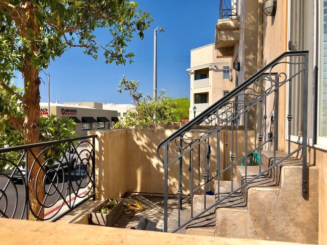 Foto del edificio - Lovely 3 bd/2.5 ba Townhome - Old Town Torrance!