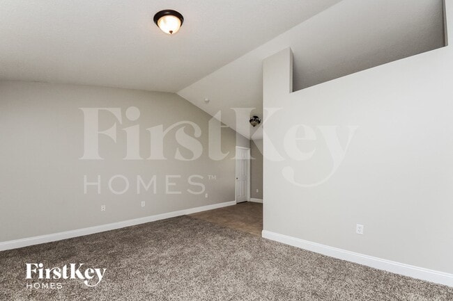 Building Photo - 256 Canterbury Ct
