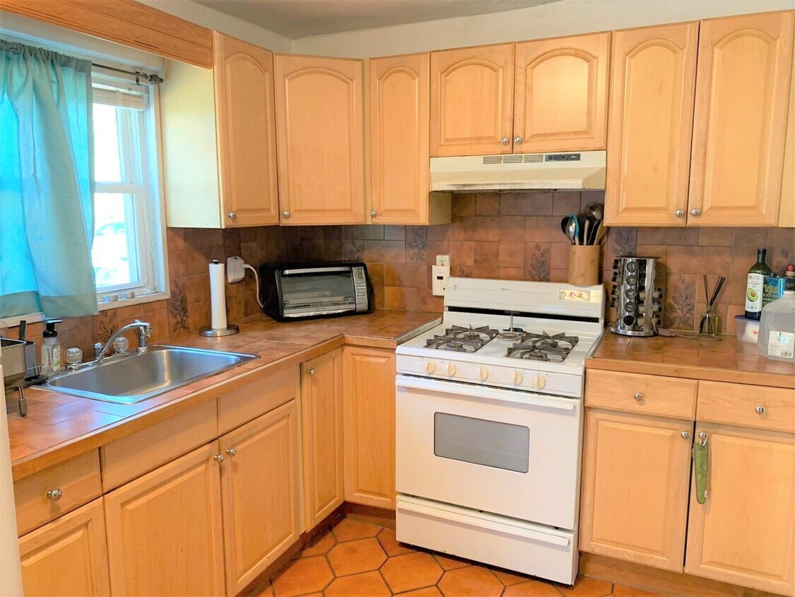 Primary Photo - 30 Murdock St