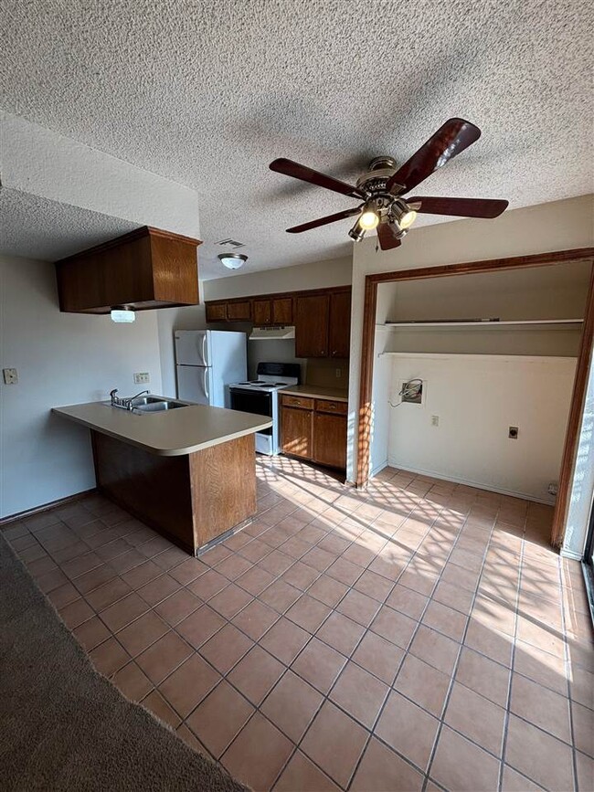 Building Photo - 901 NE Tortoise Dr