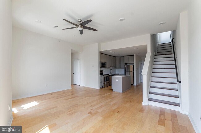Building Photo - 627 E Girard Ave