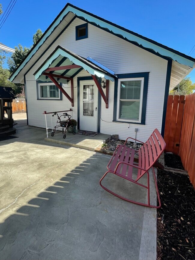 Foto del edificio - 2-12 Wolfe Ave