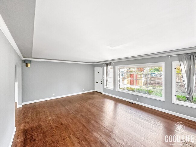 Foto del edificio - Beautiful 4BD/2.5 BA W/ Updated Bathrooms, A/C, and a Large Backyard in El Cerrito!