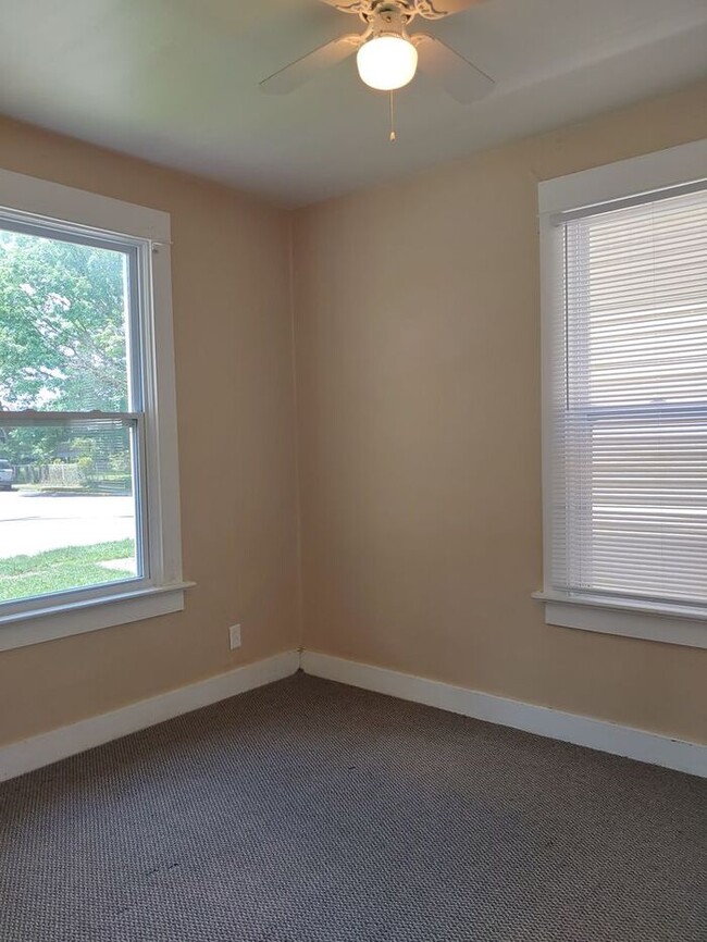 Building Photo - **Exceptional 2 bedroom Apartment**