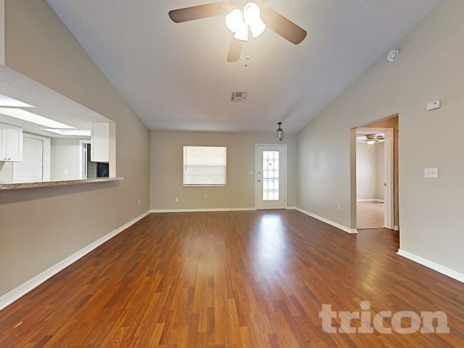 Foto del edificio - 13415 Twin Lake Ave